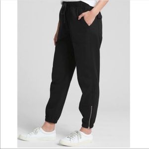 BNWT GAP Girlfriend Utility Joggers